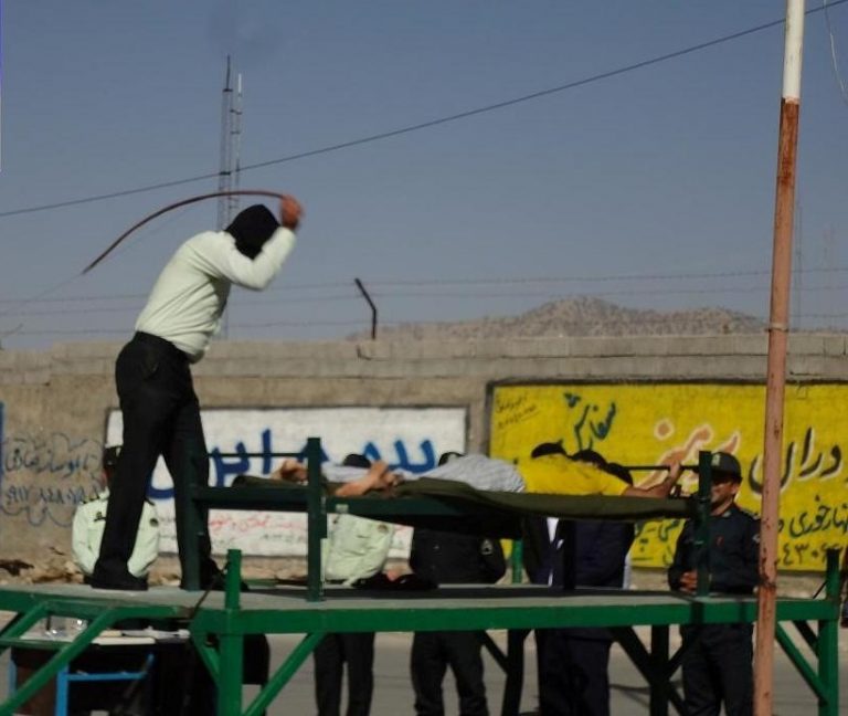 480 sentenciados a azotes en ciudad iraní por comer durante el Ramadán