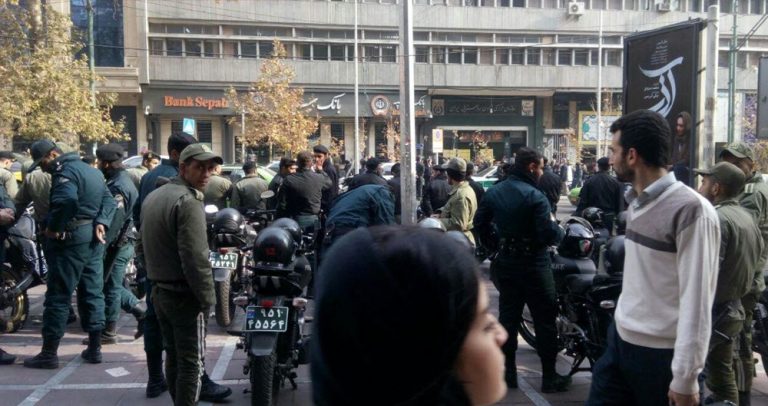 Ola de arrestos arbitrarios en todo Irán; llamado para liberar inmediatamente a los detenidos