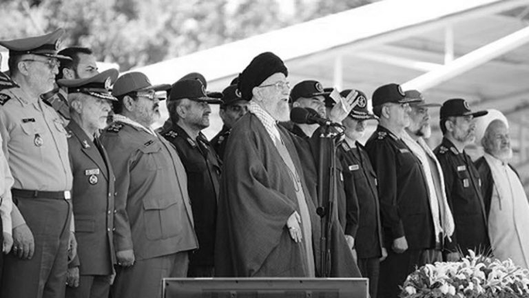 Jamanei autoriza desviación de U$ 2.5 mil millones de fondo de desarrollo a objetivos militares