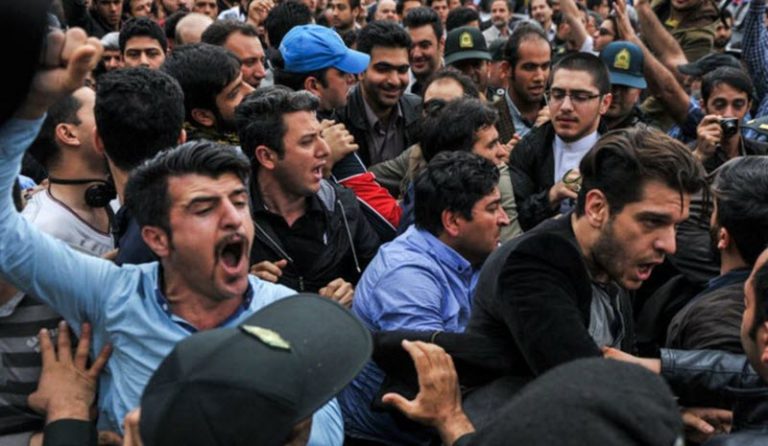 Irán: Las crisis económicas han bajado el nivel de tolerancia de la sociedad