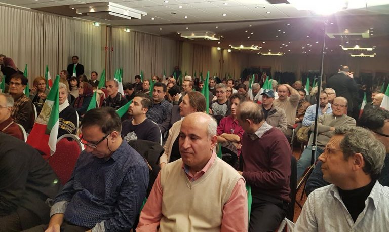 Comunidad iraní reclama en Berlín política más dura con régimen de Teherán