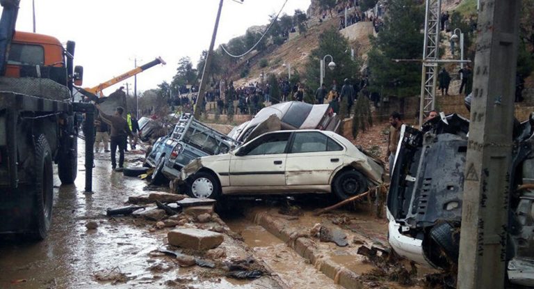 Maryam Rajavi envía sus condolencias a las víctimas de las inundaciones y pide a los jóvenes de Irán que tomen medidas por su cuenta para ayudar a los afectados