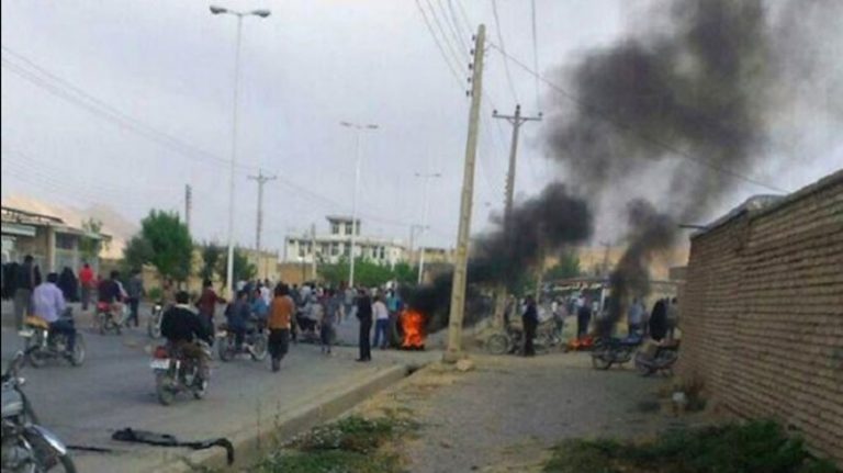 El régimen iraní condenó a 86 personas a un combinado de 2.580 latigazos y 344 meses de prisión por protestar por el desvío de agua a la fábrica de acero Isfahan, afiliada a la Guardia Revolucionaria.