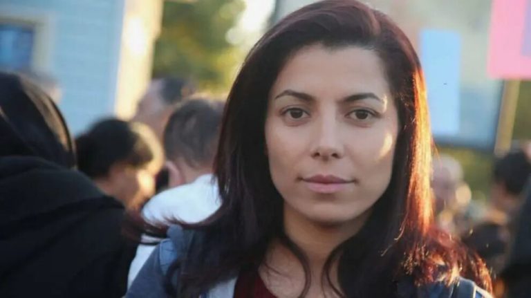 Irán: ¡Detengan la ejecución de la Sra. Varisha Moradi! – Más de 450 ejecuciones bajo Pezeshkian