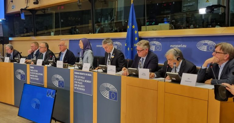 Irán: Maryam Rajavi insta a la UE a actuar ante las ejecuciones en el Parlamento Europeo